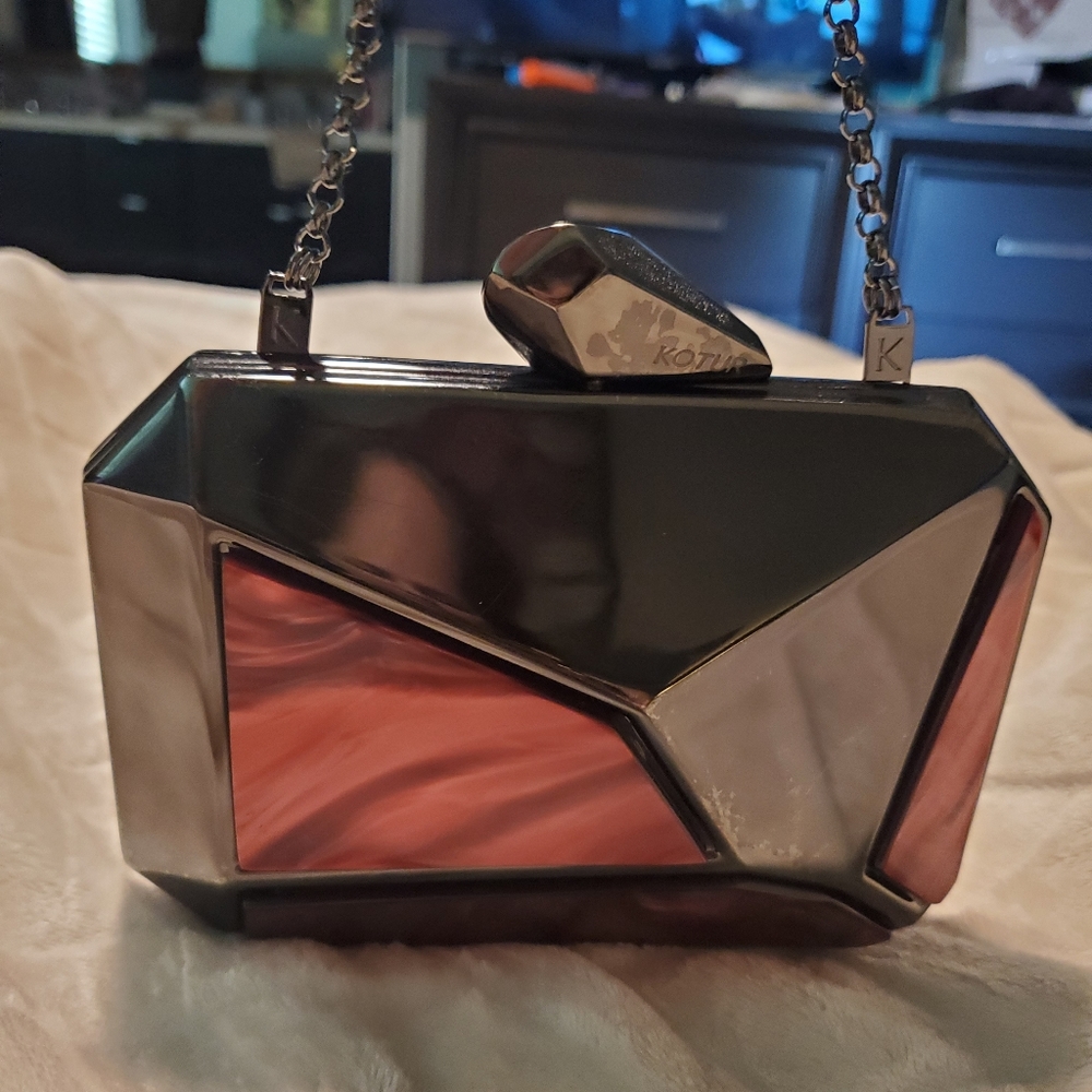 KOTUR Grey/Red Acrylic Clutch w/Strap